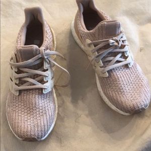 EUC Adidas Ultraboost shoes size 9